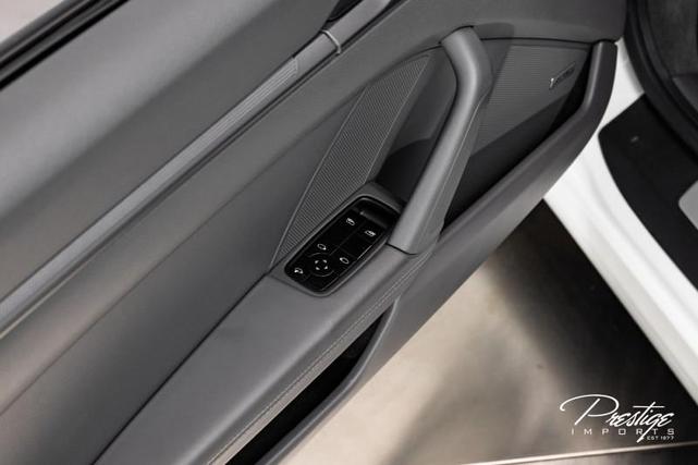Photo of 2021 White Porsche 911