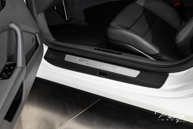 Photo of 2021 White Porsche 911