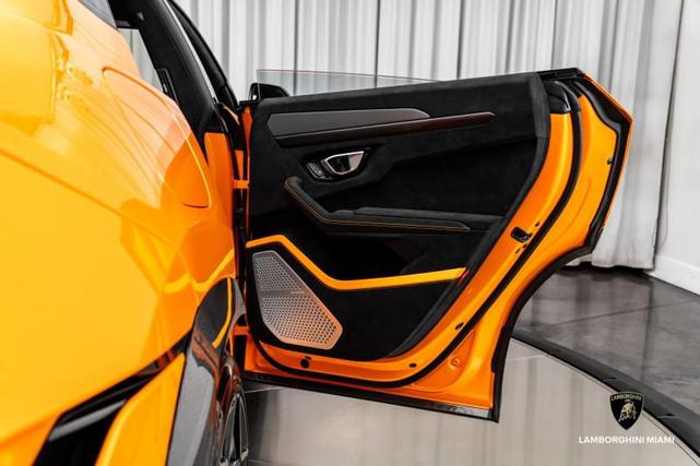 Photo of 2024 Arancio Borealis Metallic Lamborghini Urus