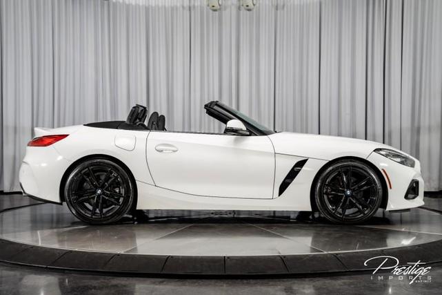 Photo of 2023 Alpine White BMW Z4