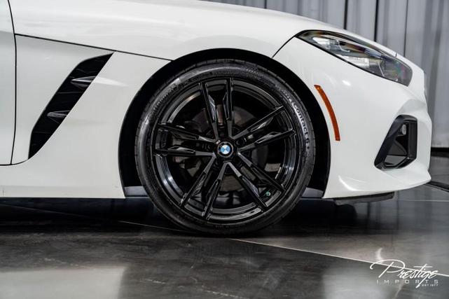 Photo of 2023 Alpine White BMW Z4