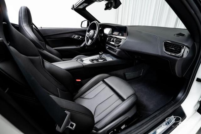 Photo of 2023 Alpine White BMW Z4
