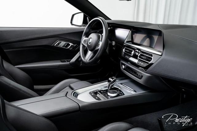 Photo of 2023 Alpine White BMW Z4