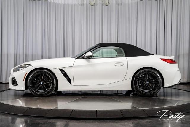 Photo of 2023 Alpine White BMW Z4