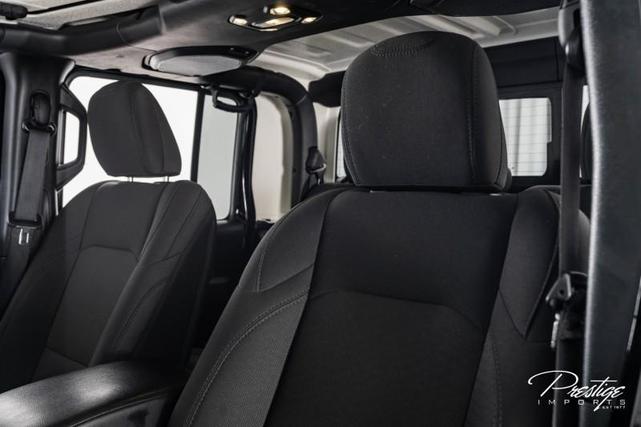 Photo of 2022 Black Clearcoat Jeep Gladiator