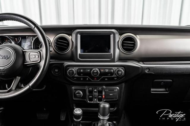Photo of 2022 Black Clearcoat Jeep Gladiator