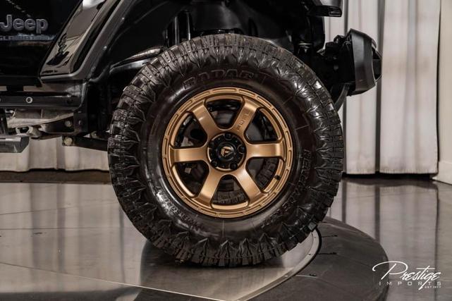 Photo of 2022 Black Clearcoat Jeep Gladiator