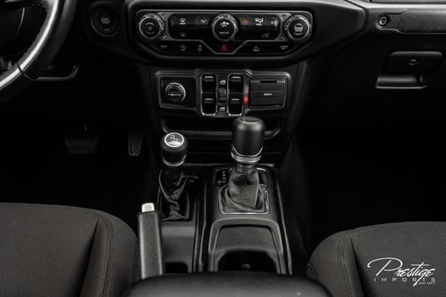 Photo of 2022 Black Clearcoat Jeep Gladiator
