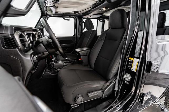 Photo of 2022 Black Clearcoat Jeep Gladiator