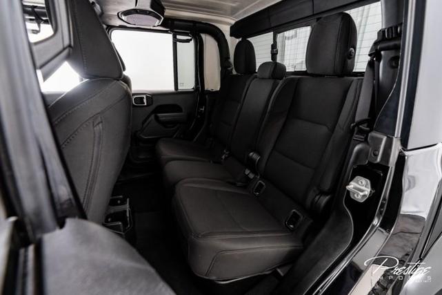 Photo of 2022 Black Clearcoat Jeep Gladiator