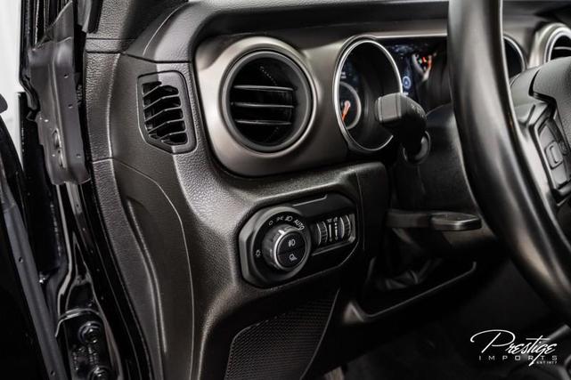 Photo of 2022 Black Clearcoat Jeep Gladiator
