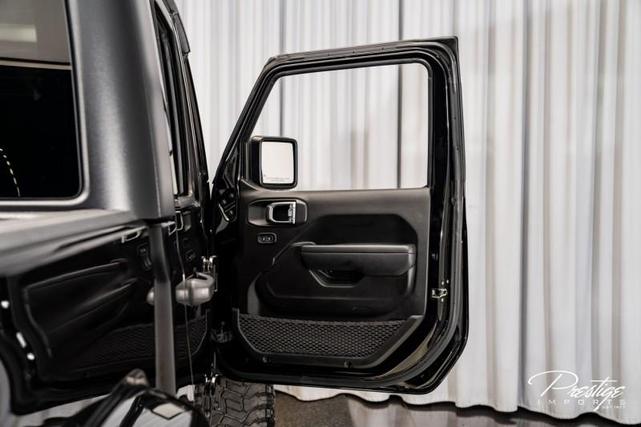 Photo of 2022 Black Clearcoat Jeep Gladiator