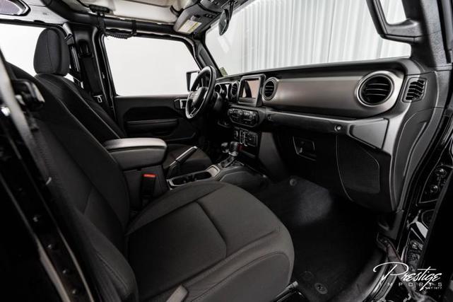 Photo of 2022 Black Clearcoat Jeep Gladiator