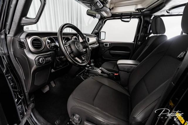 Photo of 2022 Black Clearcoat Jeep Gladiator