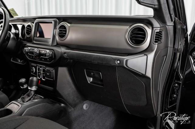 Photo of 2022 Black Clearcoat Jeep Gladiator