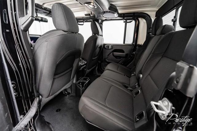 Photo of 2022 Black Clearcoat Jeep Gladiator