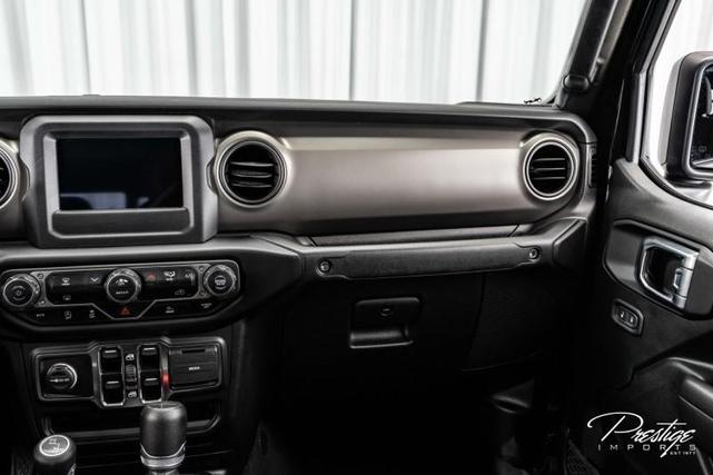 Photo of 2022 Black Clearcoat Jeep Gladiator