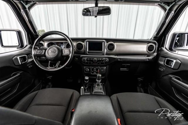 Photo of 2022 Black Clearcoat Jeep Gladiator