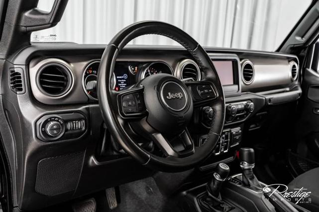 Photo of 2022 Black Clearcoat Jeep Gladiator