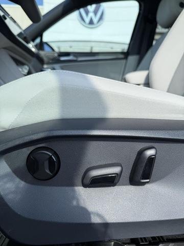 Photo of 2024 DEEP_BLACK Volkswagen Tiguan