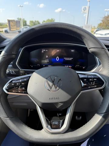 Photo of 2024 DEEP_BLACK Volkswagen Tiguan