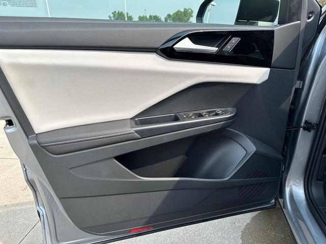 Photo of 2025 Pyrite Silver Metallic Volkswagen Taos