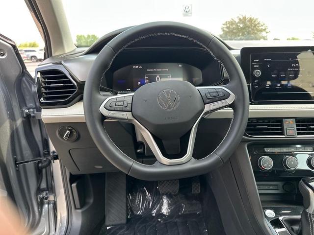 Photo of 2025 Pyrite Silver Metallic Volkswagen Taos