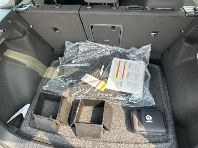 Photo of 2025 Pyrite Silver Metallic Volkswagen Taos