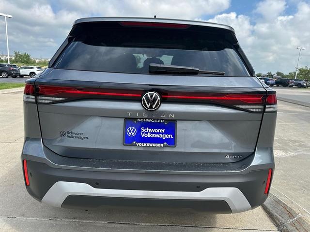 Photo of 2025 Platinum Gray Metallic Volkswagen Tiguan