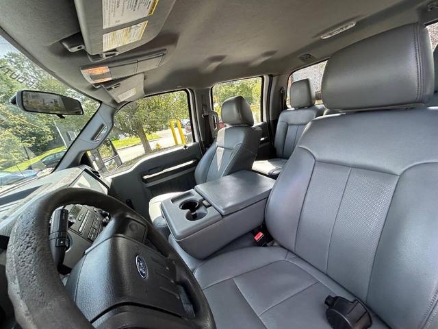 Photo of 2015 Oxford White Ford F-250