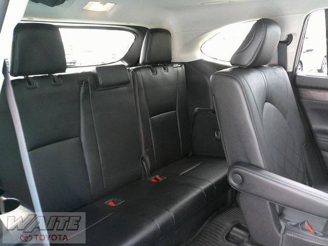 Photo of 2021 Midnight Black Metallic Toyota Highlander