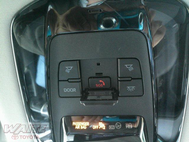 Photo of 2022 Ruby Flare Pearl Toyota Venza
