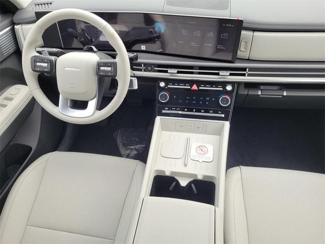 Photo of 2025 Phantom Black Hyundai SANTA FE