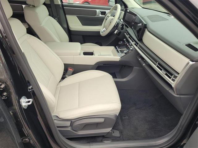 Photo of 2025 Phantom Black Hyundai SANTA FE