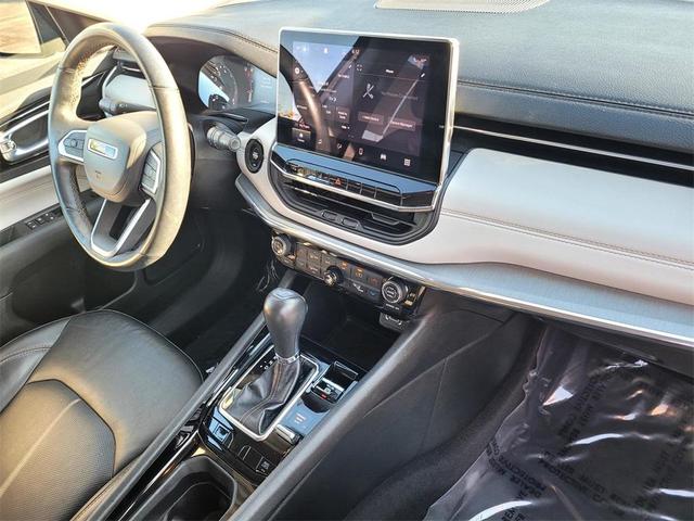 Photo of 2022 Velvet Red Pearlcoat Jeep Compass