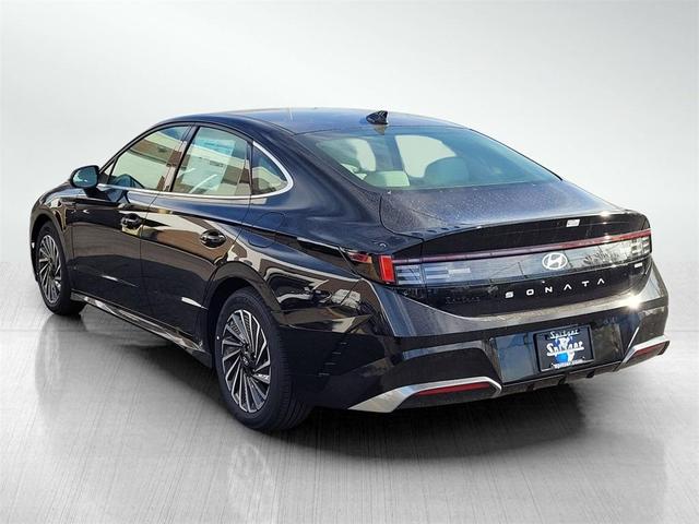 Photo of 2025 Black Hyundai SONATA Hybrid