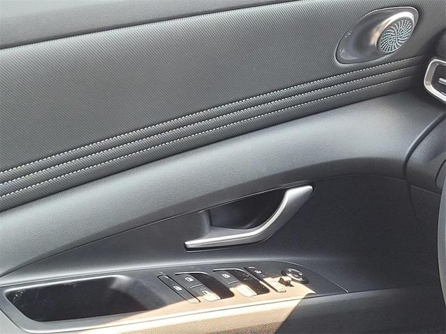 Photo of 2025 Gray Hyundai ELANTRA