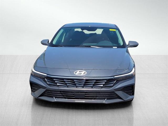 Photo of 2025 Gray Hyundai ELANTRA
