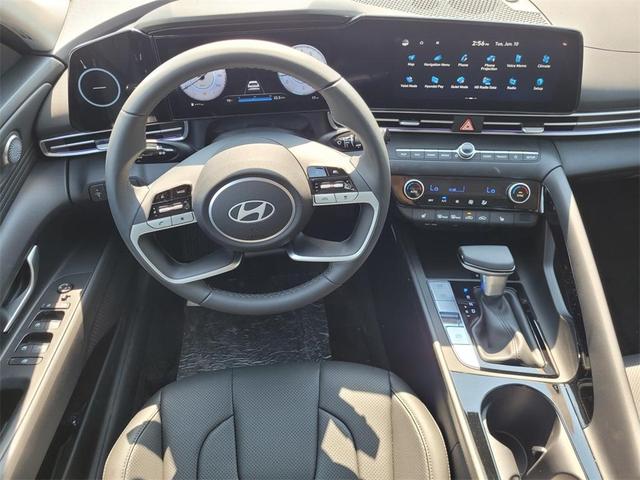 Photo of 2025 Gray Hyundai ELANTRA