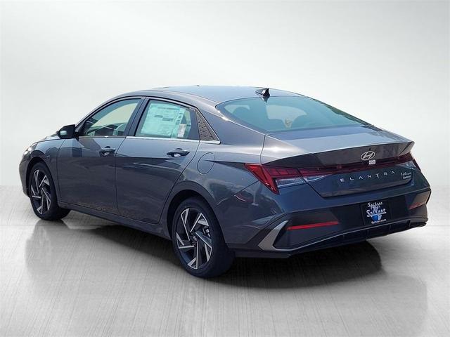 Photo of 2025 Gray Hyundai ELANTRA