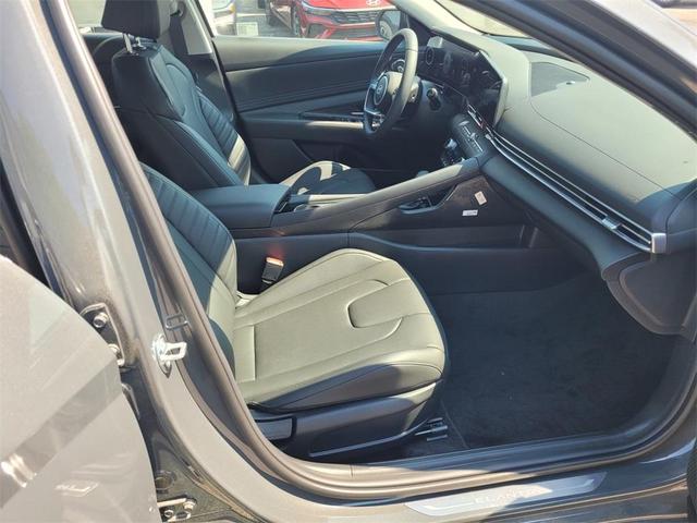 Photo of 2025 Gray Hyundai ELANTRA