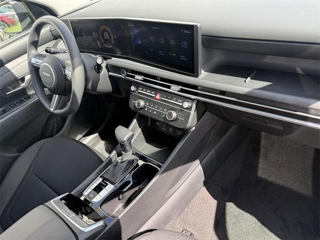 Photo of 2025 Shimmering Silver Hyundai TUCSON