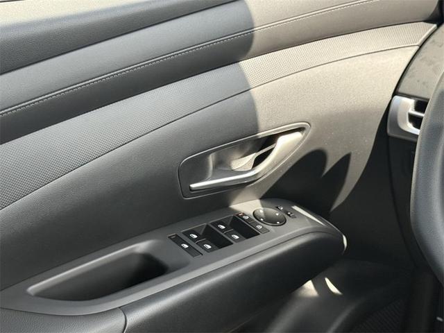 Photo of 2025 Shimmering Silver Hyundai TUCSON