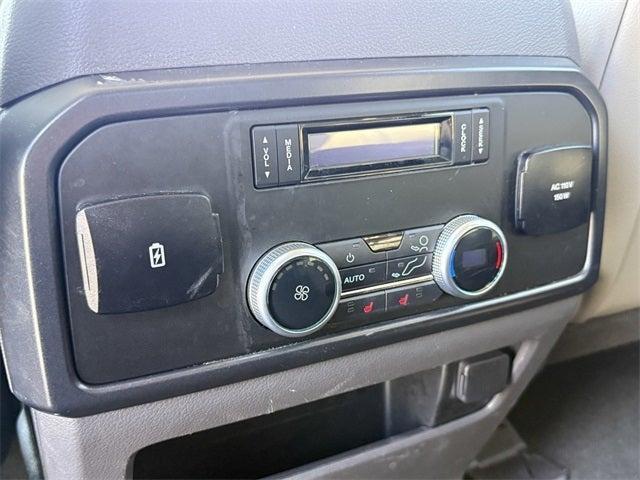 Photo of 2021 Star White Ford Expedition Max