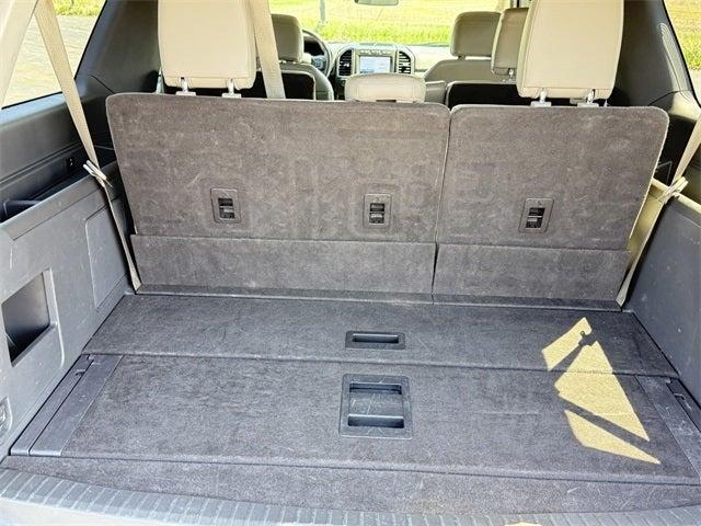 Photo of 2021 Star White Ford Expedition Max