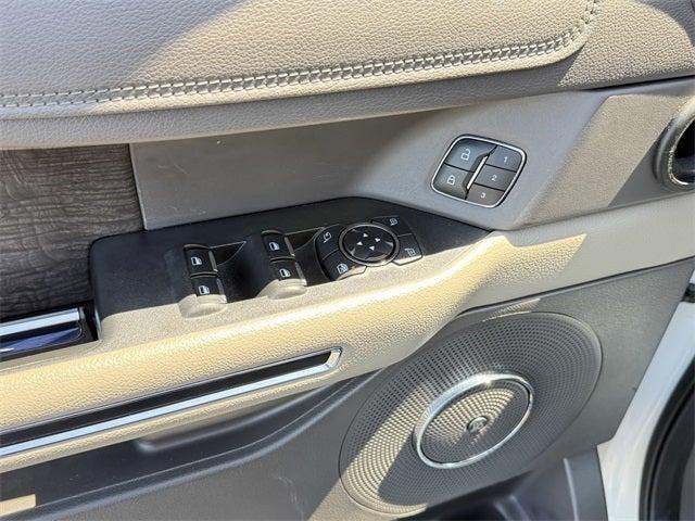 Photo of 2021 Star White Ford Expedition Max