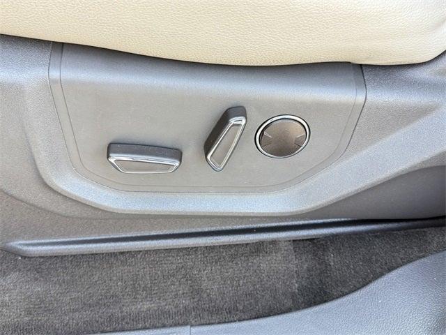 Photo of 2021 Star White Ford Expedition Max