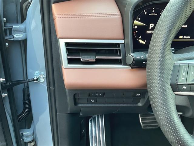 Photo of 2025 Moonstone Gray Metallic Mitsubishi Outlander