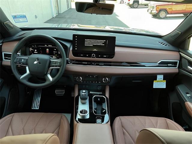 Photo of 2025 Moonstone Gray Metallic Mitsubishi Outlander