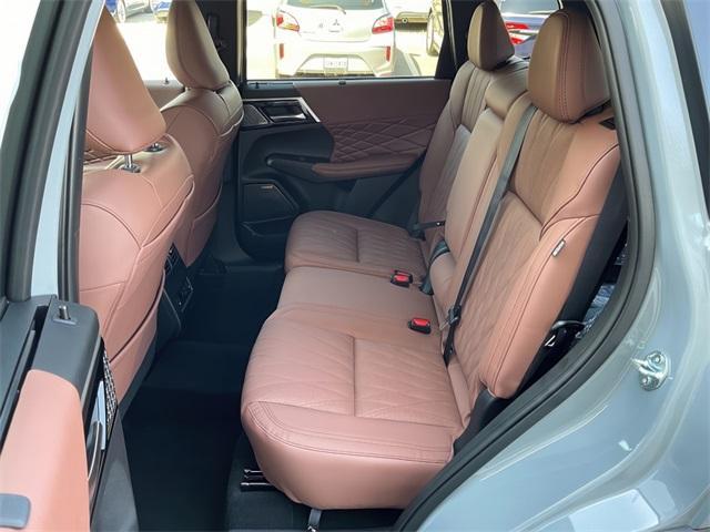 Photo of 2025 Moonstone Gray Metallic Mitsubishi Outlander